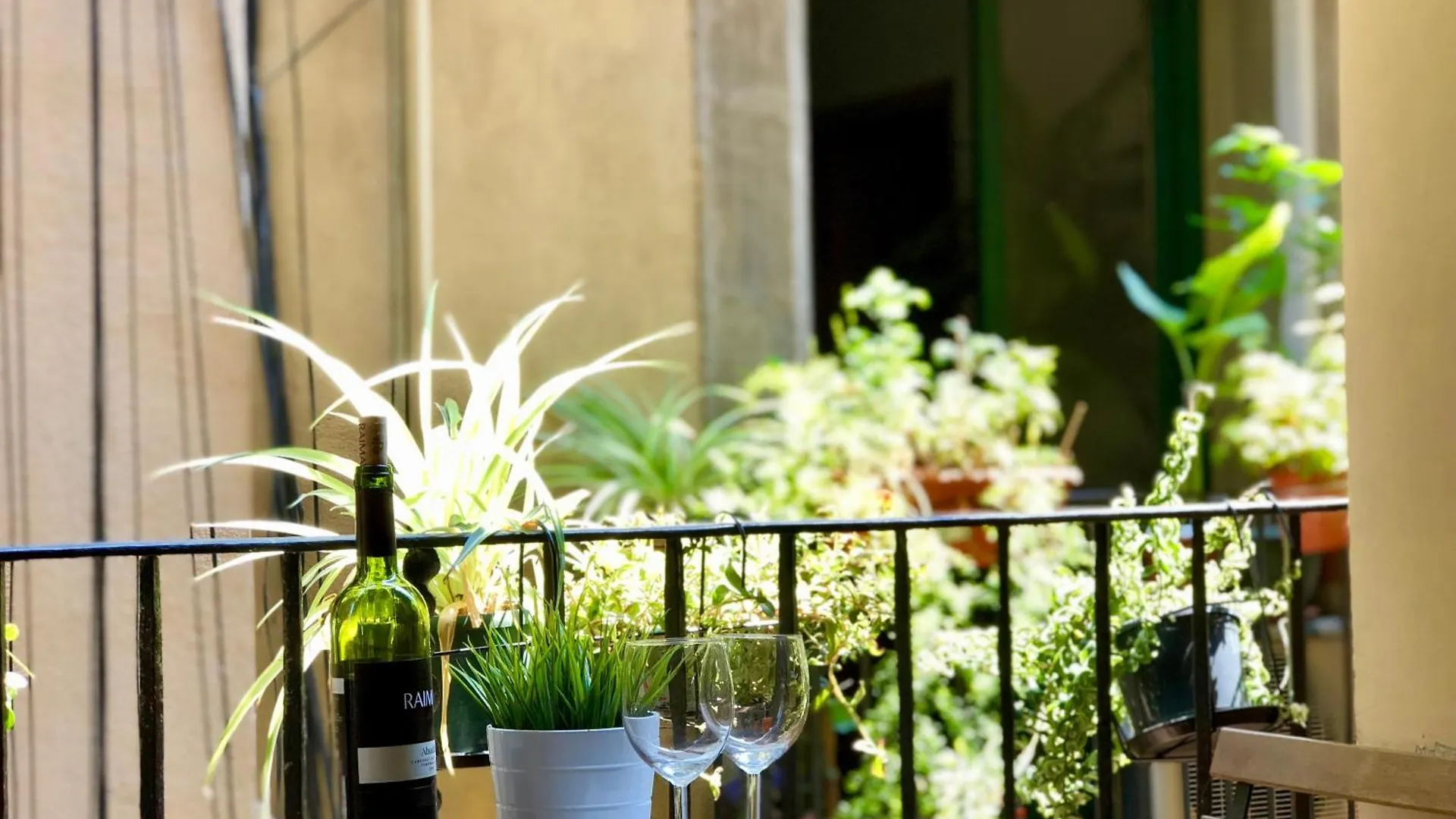 Urban Design Apartments & Studios Barcelona